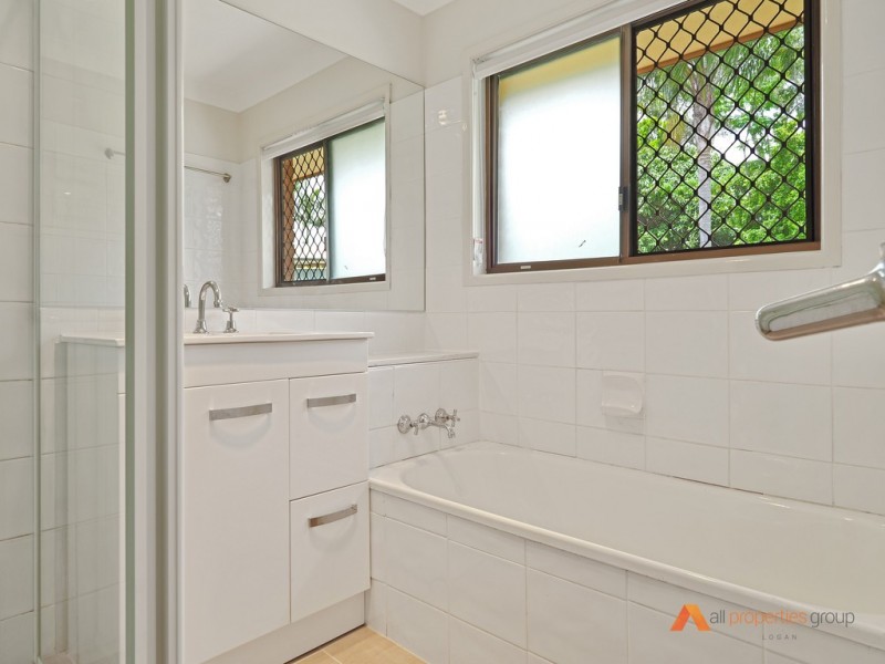 8 Elonera Drive, Slacks Creek QLD 4127
