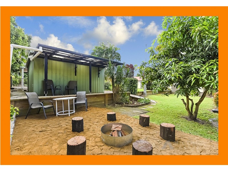 17 Conifer Street, Hillcrest QLD 4118