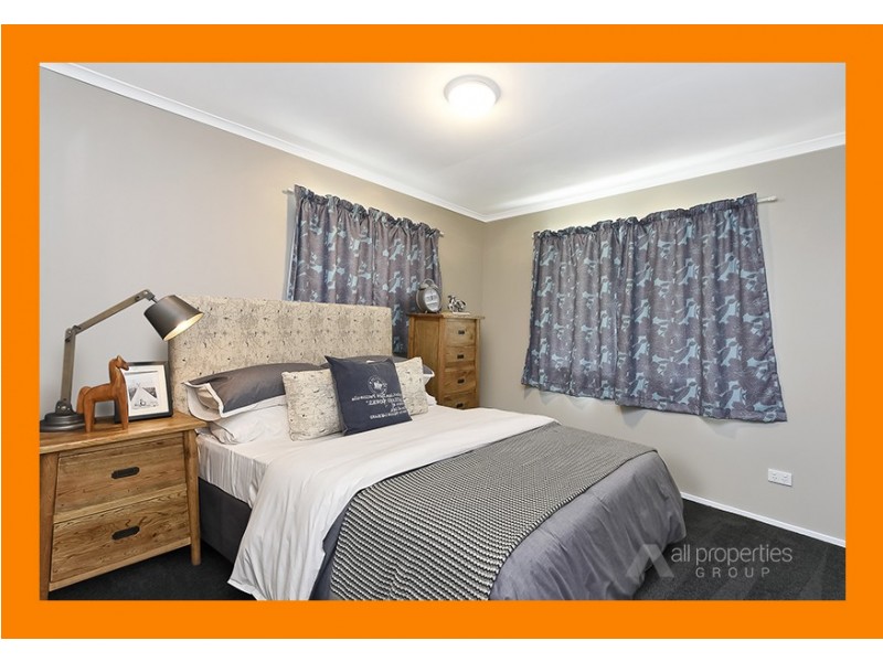 17 Conifer Street, Hillcrest QLD 4118