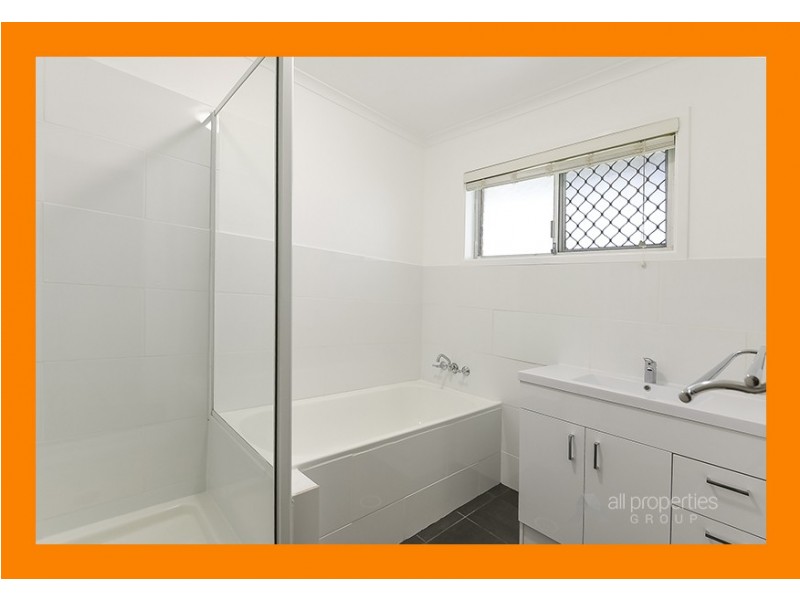17 Conifer Street, Hillcrest QLD 4118