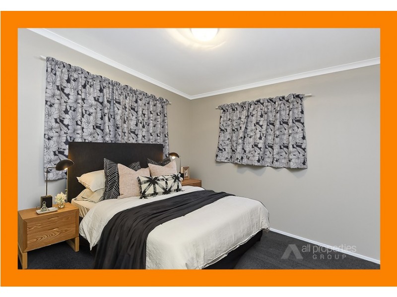 17 Conifer Street, Hillcrest QLD 4118