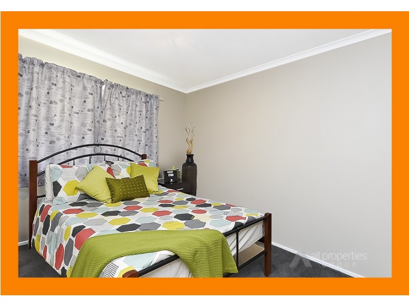 17 Conifer Street, Hillcrest QLD 4118