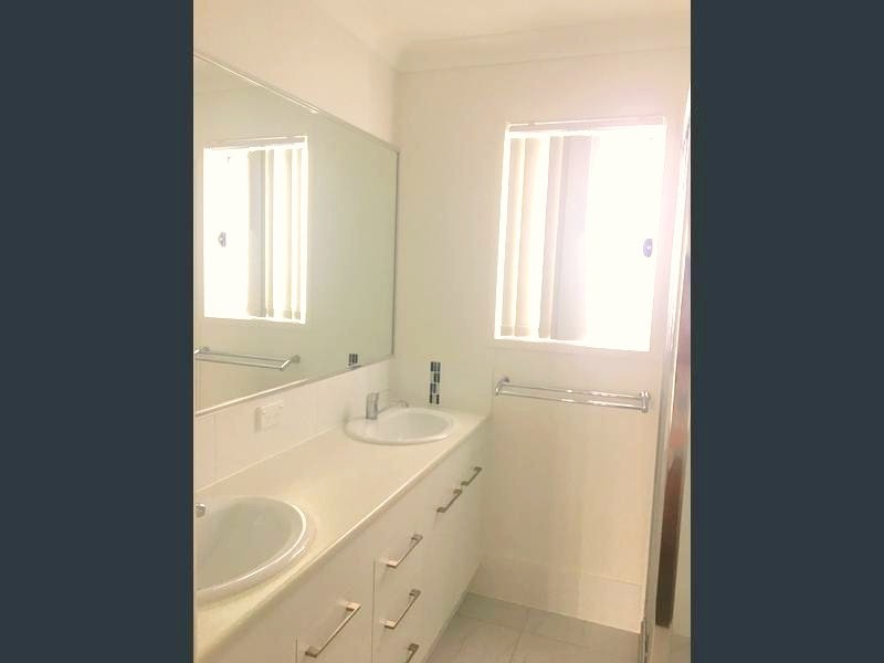 1/5A Evergreen Avenue, Loganlea QLD 4131