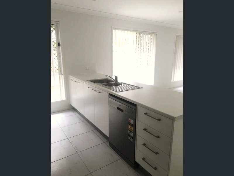 1/5A Evergreen Avenue, Loganlea QLD 4131