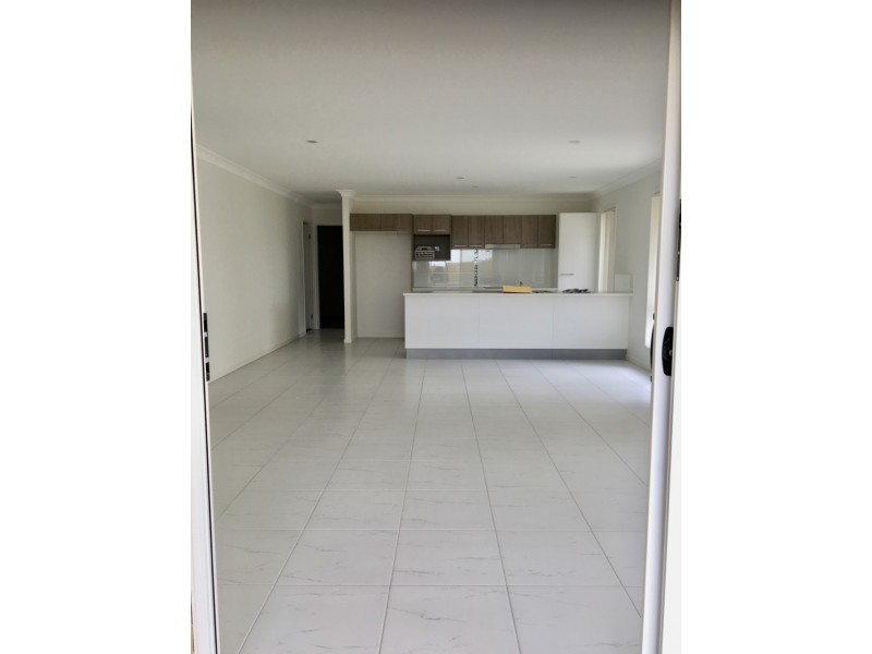 1/5A Evergreen Avenue, Loganlea QLD 4131