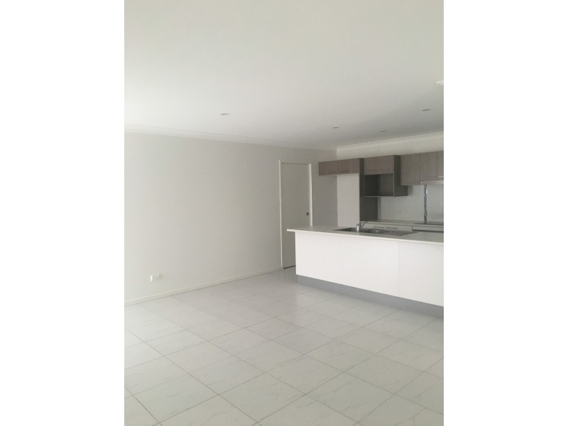 2/5A Evergreen Avenue, Loganlea QLD 4131