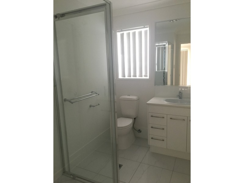 2/5A Evergreen Avenue, Loganlea QLD 4131