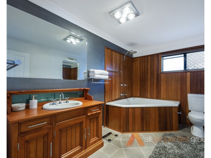 37 Torquay Road, Redland Bay QLD 4165