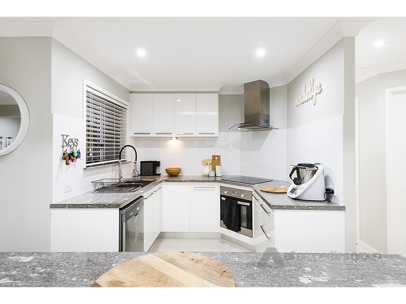 10 Hanlon Street, Tanah Merah QLD 4128