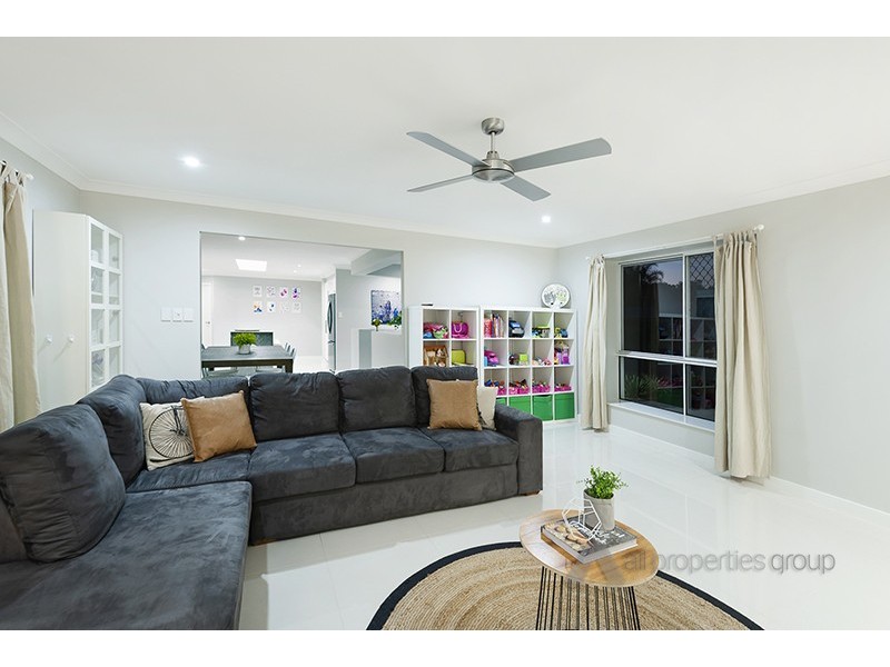 10 Hanlon Street, Tanah Merah QLD 4128