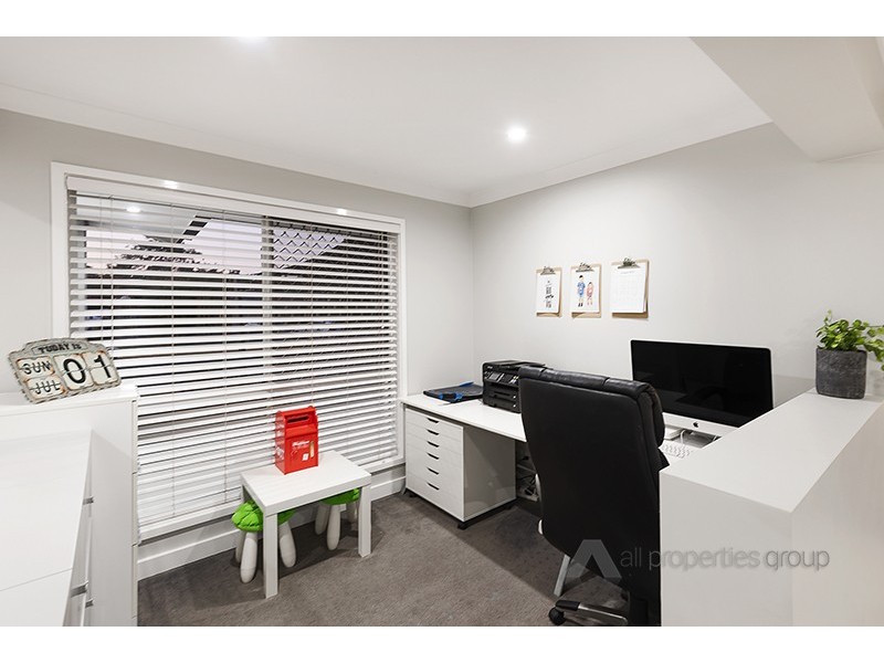 10 Hanlon Street, Tanah Merah QLD 4128