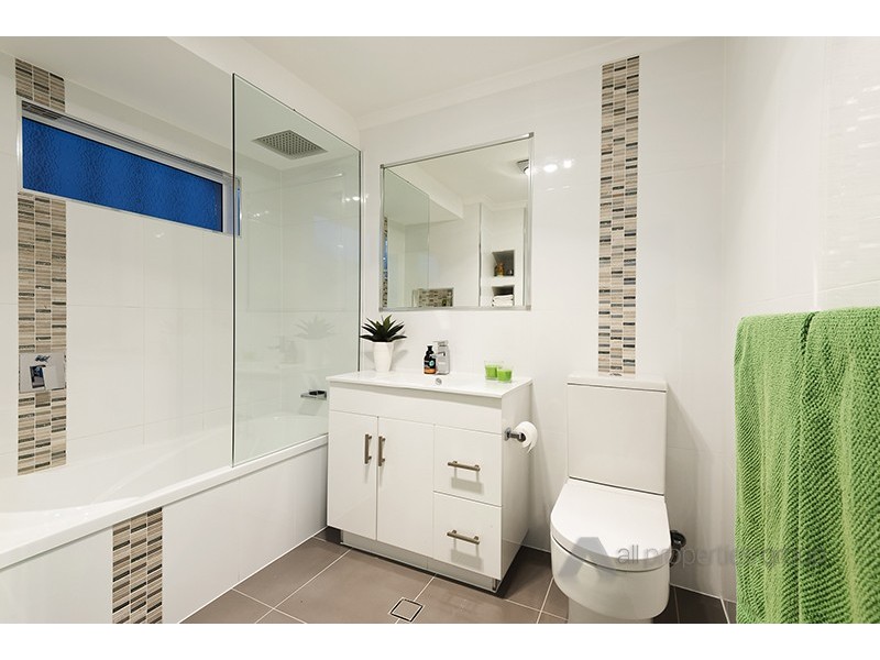 10 Hanlon Street, Tanah Merah QLD 4128