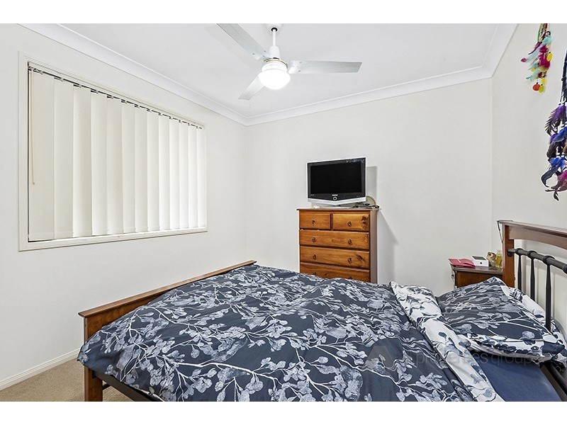 15 Carnarvon Crescent, Waterford QLD 4133