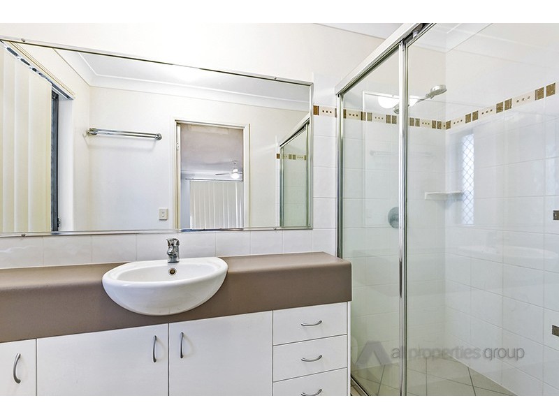 15 Carnarvon Crescent, Waterford QLD 4133