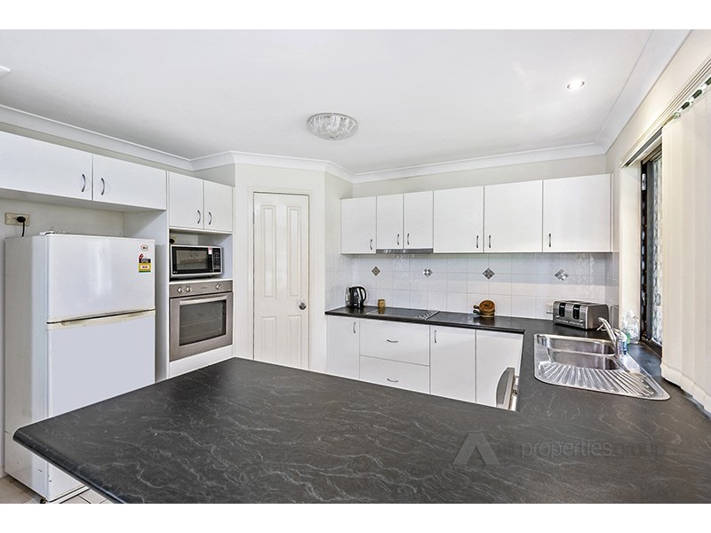 15 Carnarvon Crescent, Waterford QLD 4133