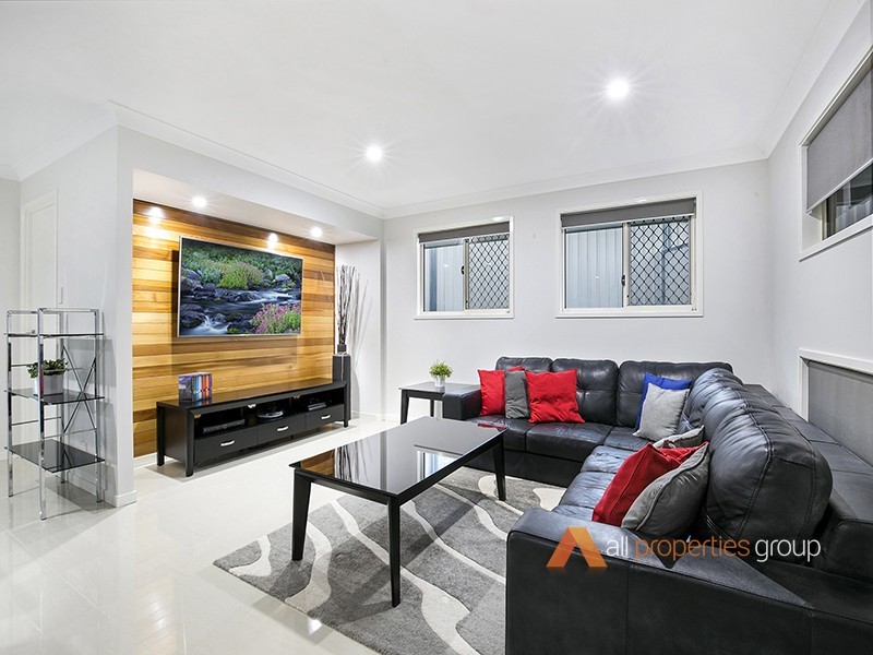 4 Tahan Crescent, Tanah Merah QLD 4128