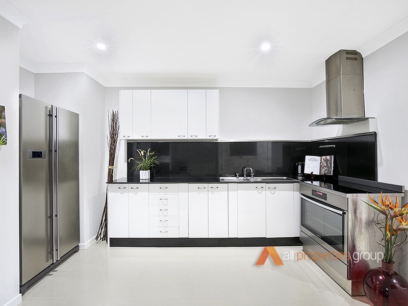 4 Tahan Crescent, Tanah Merah QLD 4128