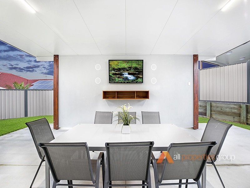 4 Tahan Crescent, Tanah Merah QLD 4128