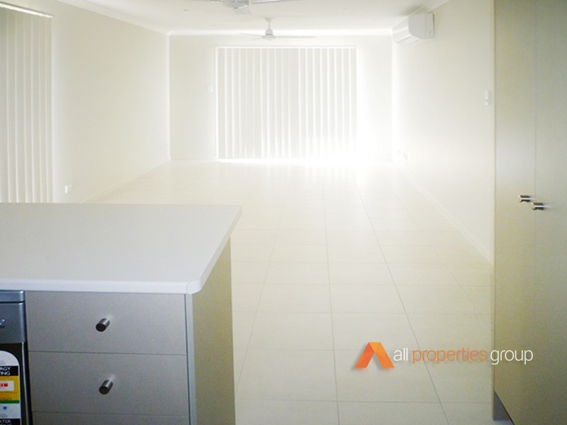 2/45 McLachlan Circuit, Upper Coomera QLD 4209