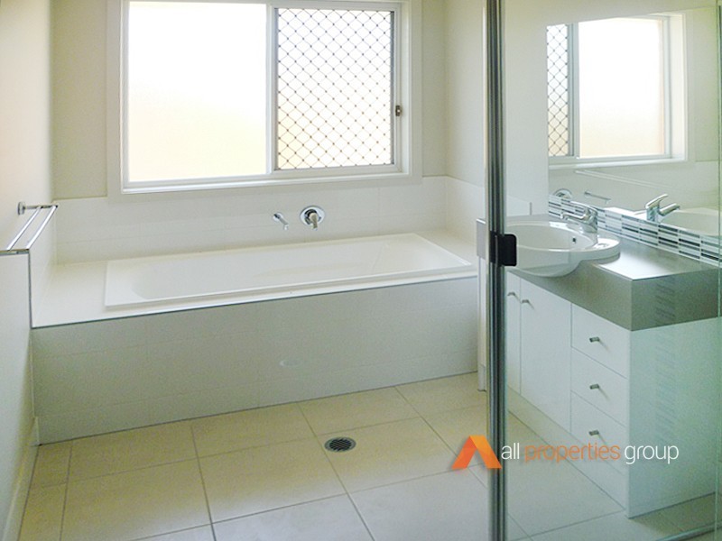 2/45 McLachlan Circuit, Upper Coomera QLD 4209