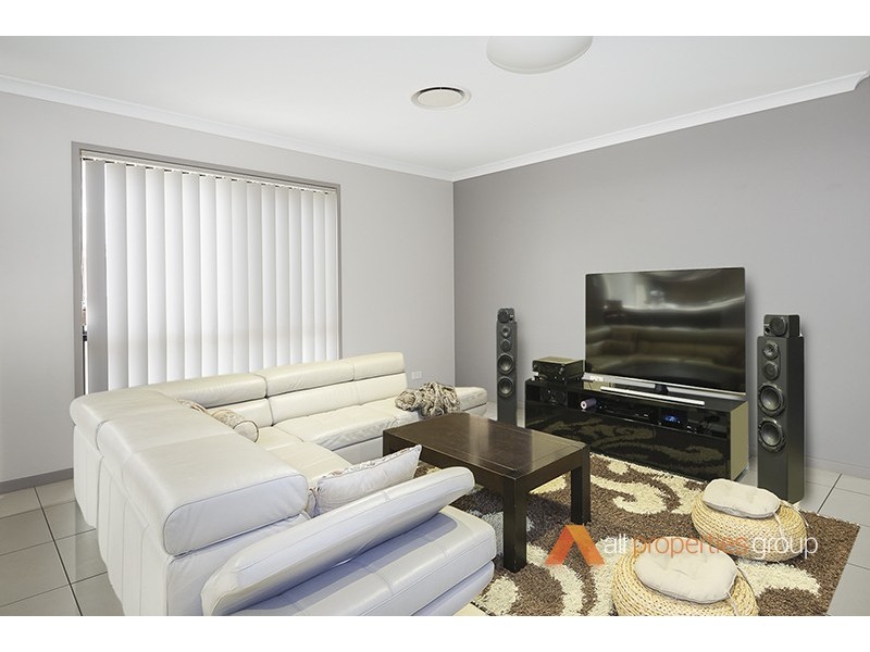 8 Baxton Place, Shailer Park QLD 4128