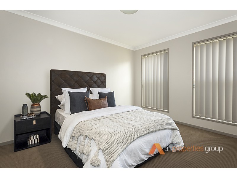 8 Baxton Place, Shailer Park QLD 4128