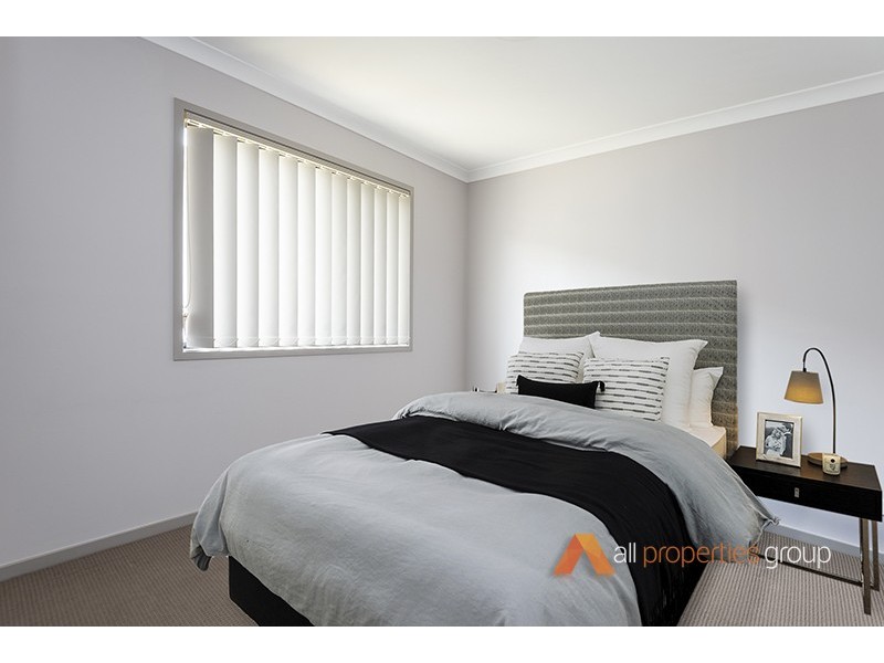 8 Baxton Place, Shailer Park QLD 4128