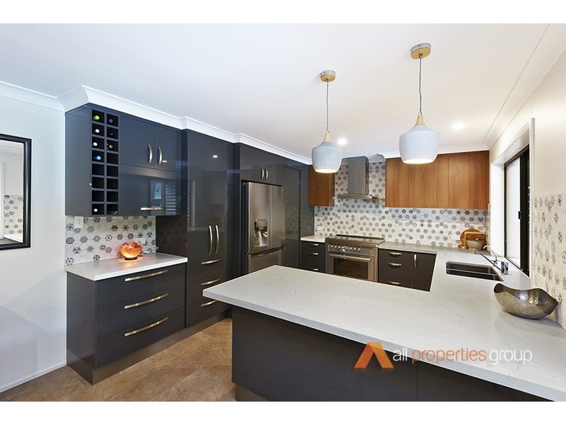 82 Kilmorey Street, Carindale QLD 4152