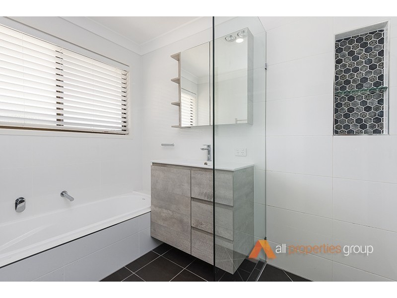 82 Kilmorey Street, Carindale QLD 4152