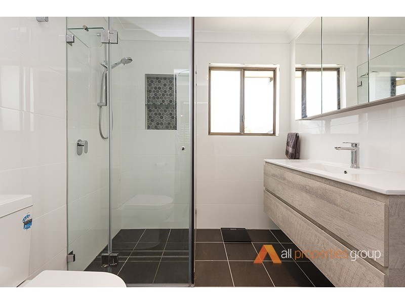 82 Kilmorey Street, Carindale QLD 4152