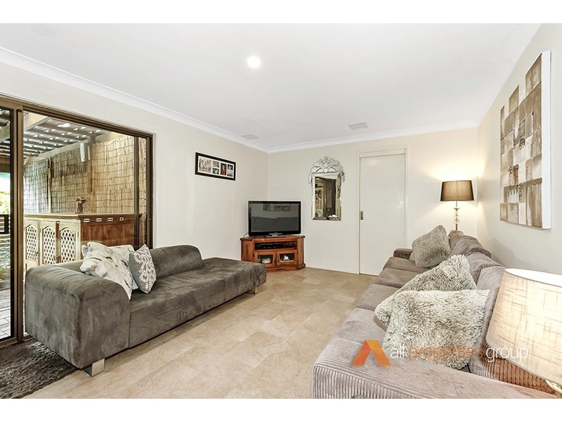 82 Kilmorey Street, Carindale QLD 4152