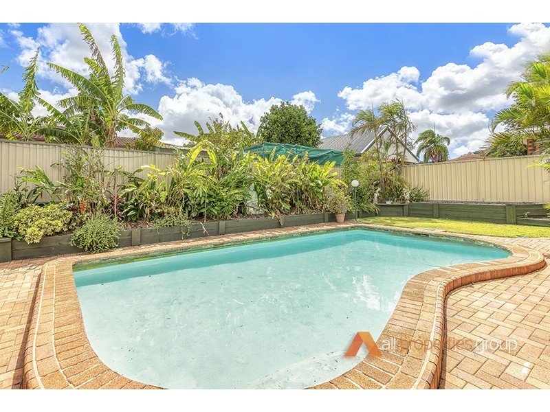 82 Kilmorey Street, Carindale QLD 4152