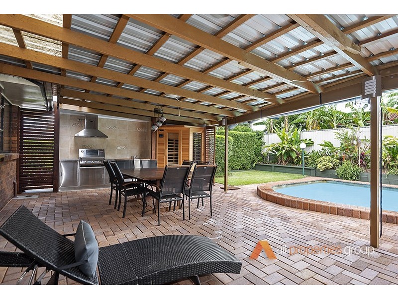 82 Kilmorey Street, Carindale QLD 4152