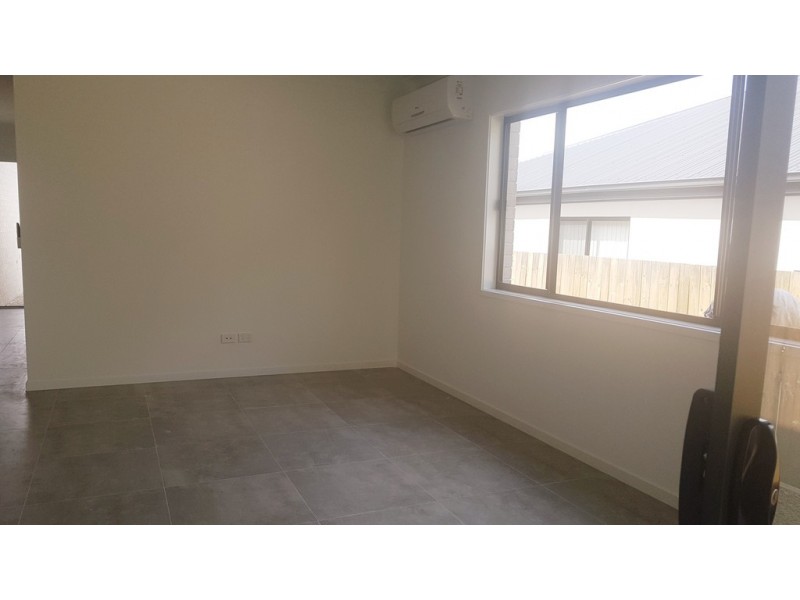 2/43A Pinelands Street, Loganlea QLD 4131