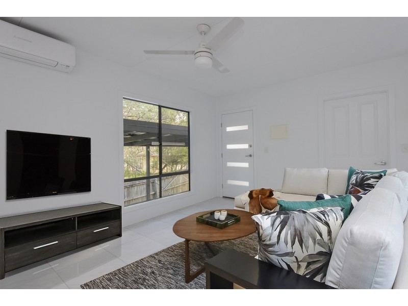 1B Deloraine Drive, Springwood QLD 4127