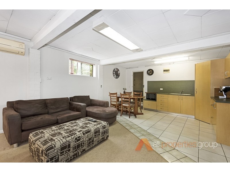 21 Palm Ave, Kingston QLD 4114