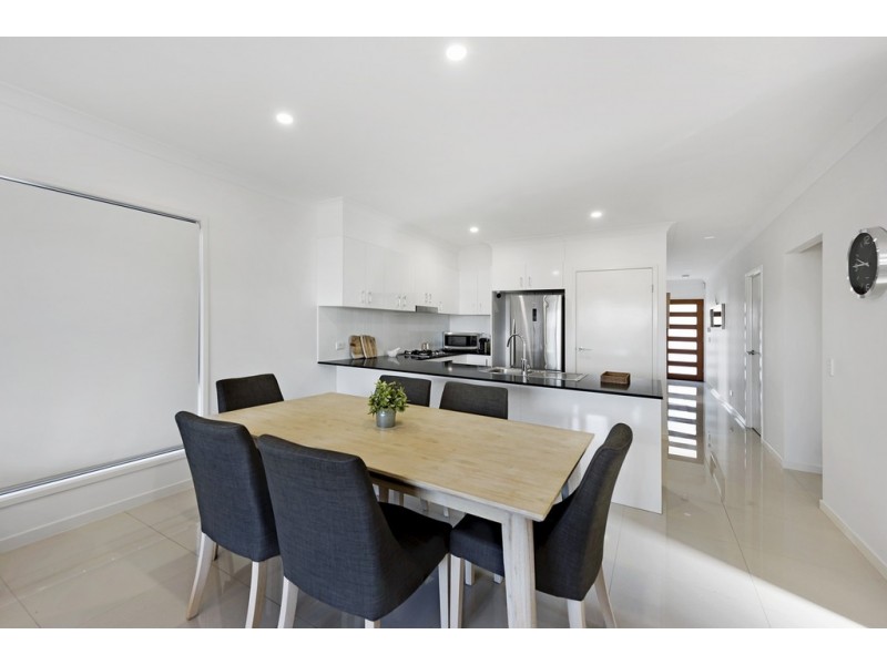 120 Ridgevale Boulevard, Holmview QLD 4207