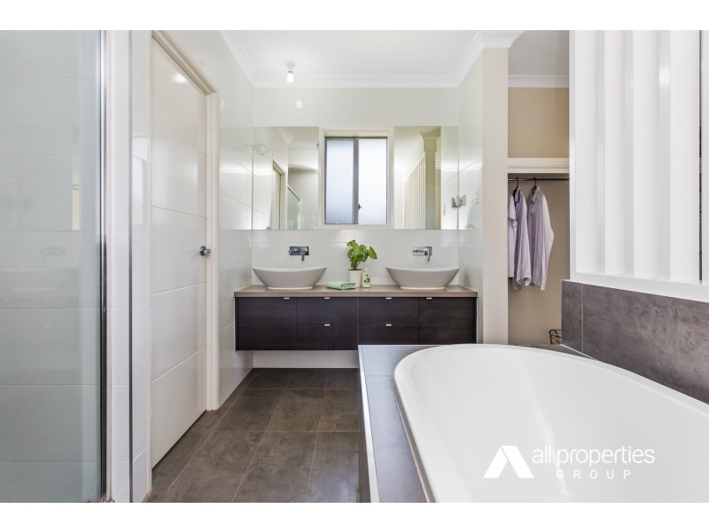 61 Summerview Ave, Yarrabilba QLD 4207