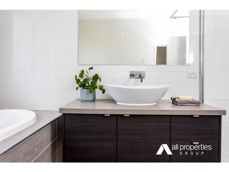 61 Summerview Ave, Yarrabilba QLD 4207