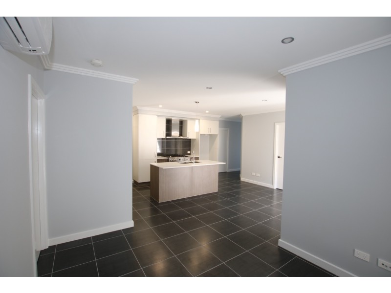 1/8 Diller Drive, Crestmead QLD 4132