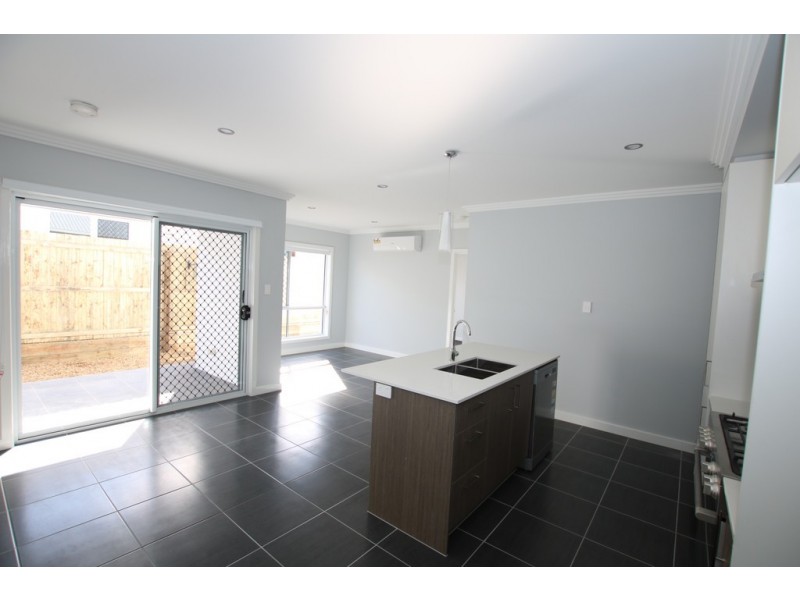 1/8 Diller Drive, Crestmead QLD 4132