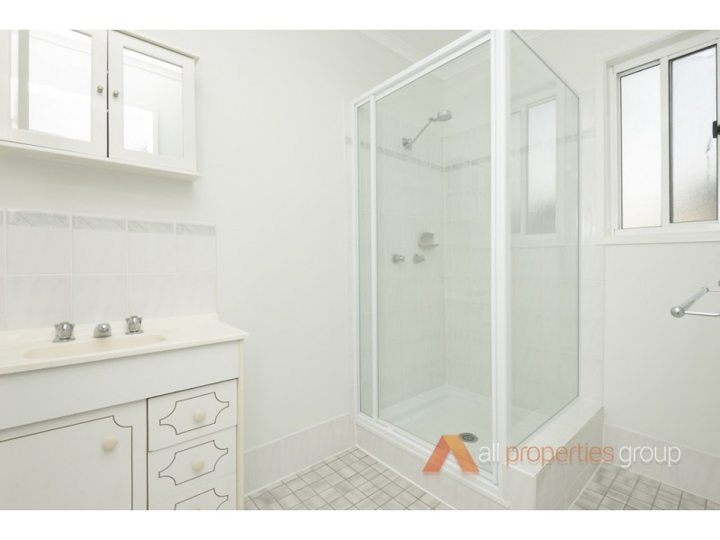 11 Woodlands Drive, Stapylton QLD 4207