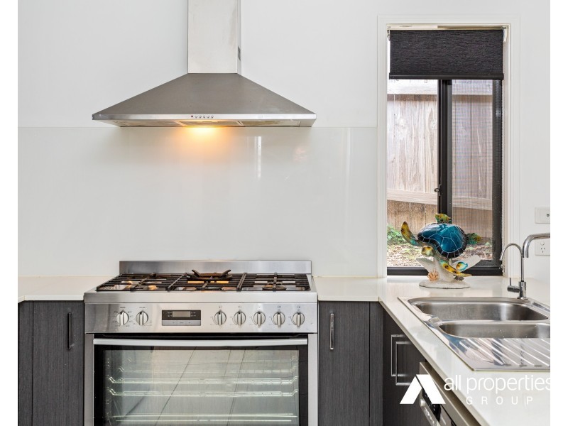 37 Sandover St, Holmview QLD 4207