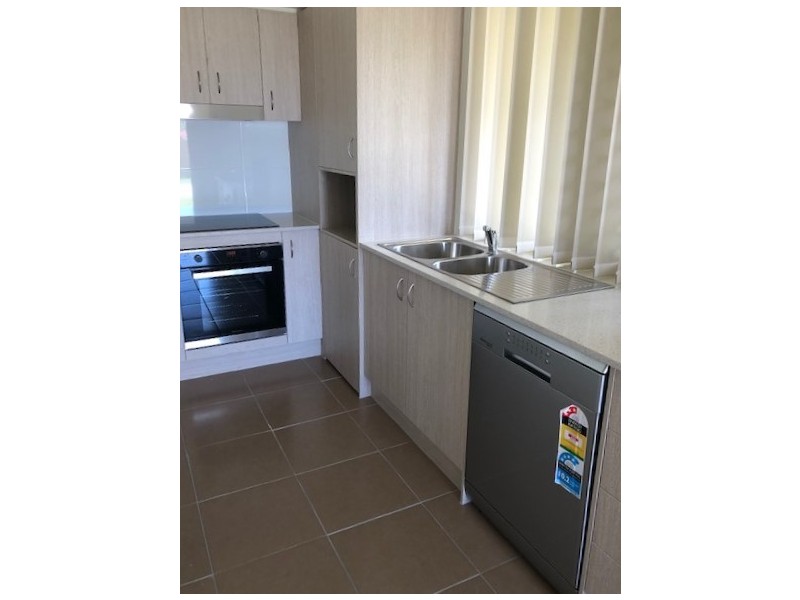 2/14A Spruce Street, Loganlea QLD 4131
