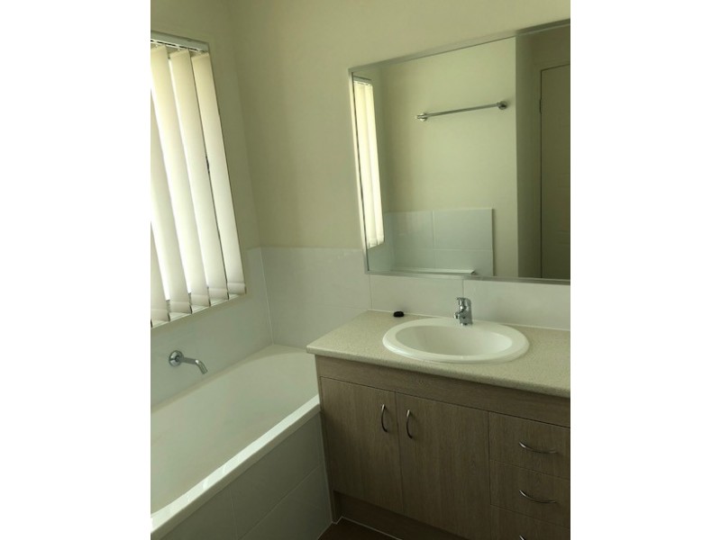 2/14A Spruce Street, Loganlea QLD 4131