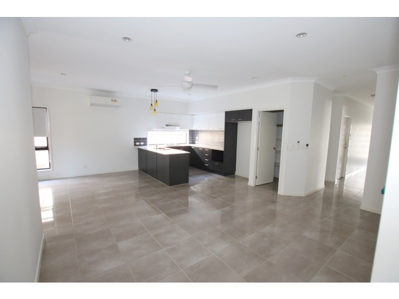 16 Conimbla Crescent, Waterford QLD 4133