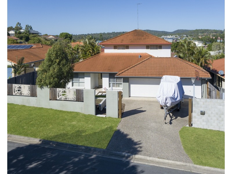 15 Rarotonga Rise, Pacific Pines QLD 4211