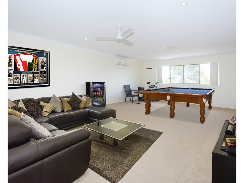 15 Rarotonga Rise, Pacific Pines QLD 4211