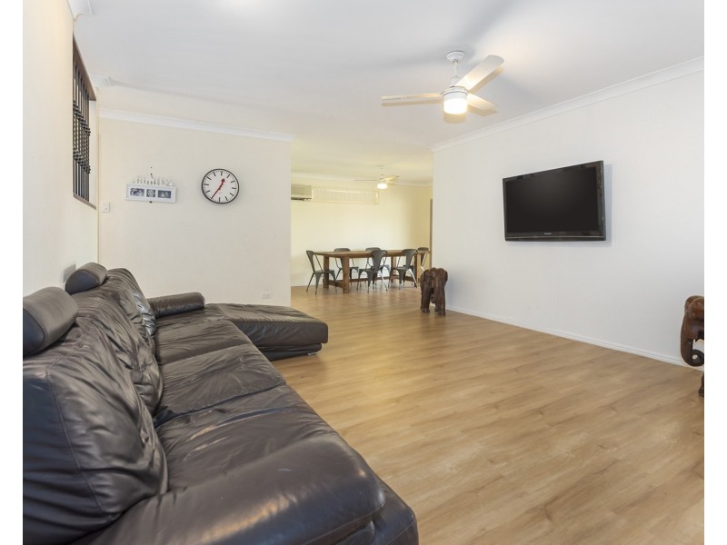 15 Rarotonga Rise, Pacific Pines QLD 4211