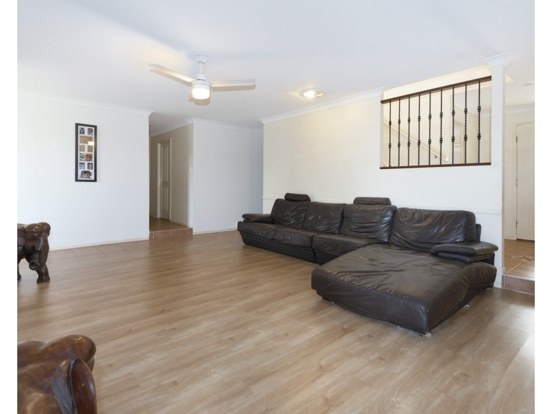 15 Rarotonga Rise, Pacific Pines QLD 4211